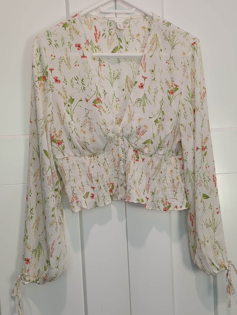 H&M Women's Boho White Floral Smocked V-Neck Blouse Size L